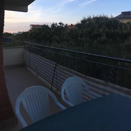 Con Terrazza Centralissimo A 100 Mt Dal Mare Cattolica